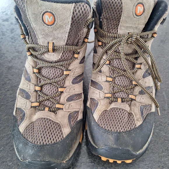 Merrell Men's Tan and Black Hiking Boots - Picture 2 of 8